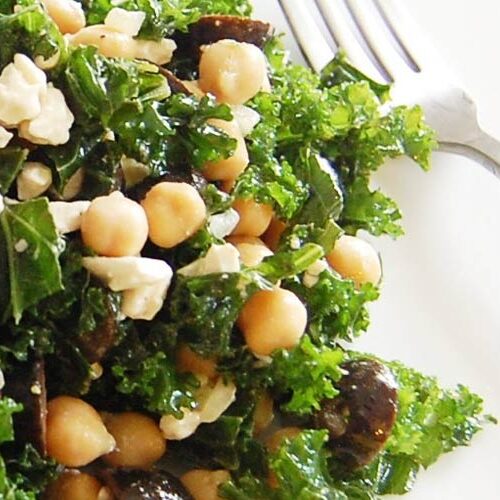 Kale salad with lemon dressing