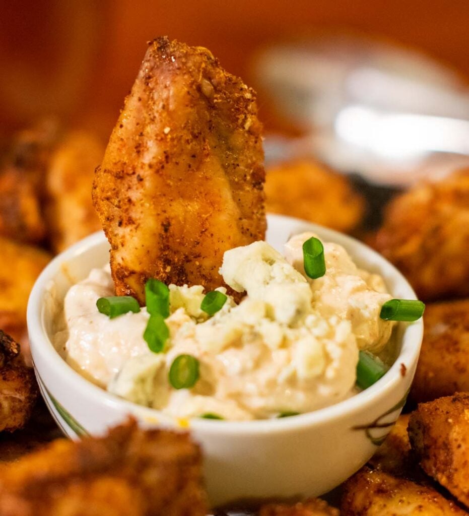 Chicken Wing In Blue Cheese Dip